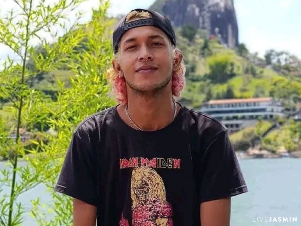 DylanWalrker male cam profile